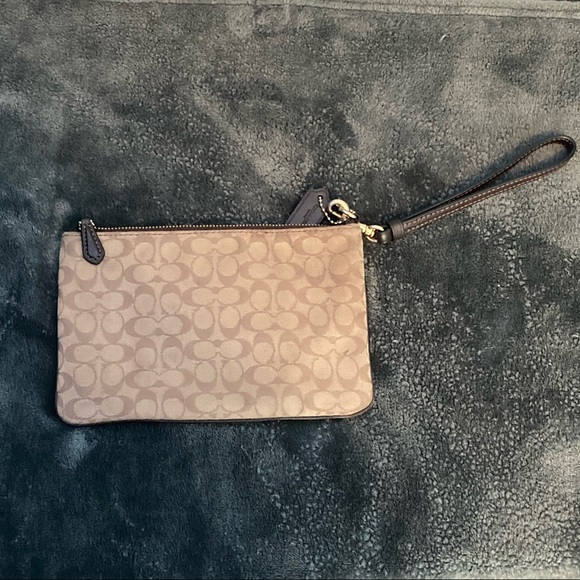Coach Clutch/hand purse👛 - Picture 2 of 2